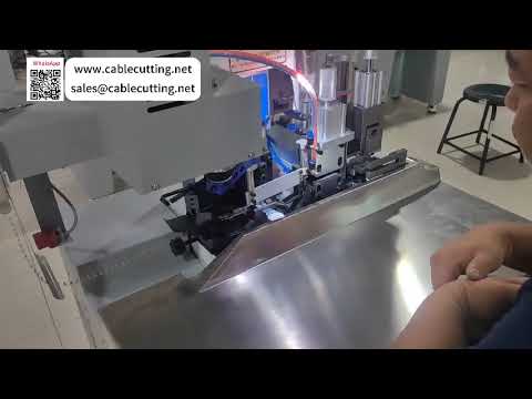 Máquina integrada para divisão, decapagem e crimpagem de cabos planos com configuração fácil.