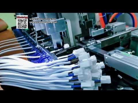 Máquina inteligente e automatizada de inserção de invólucros para fabricação de chicotes elétricos.