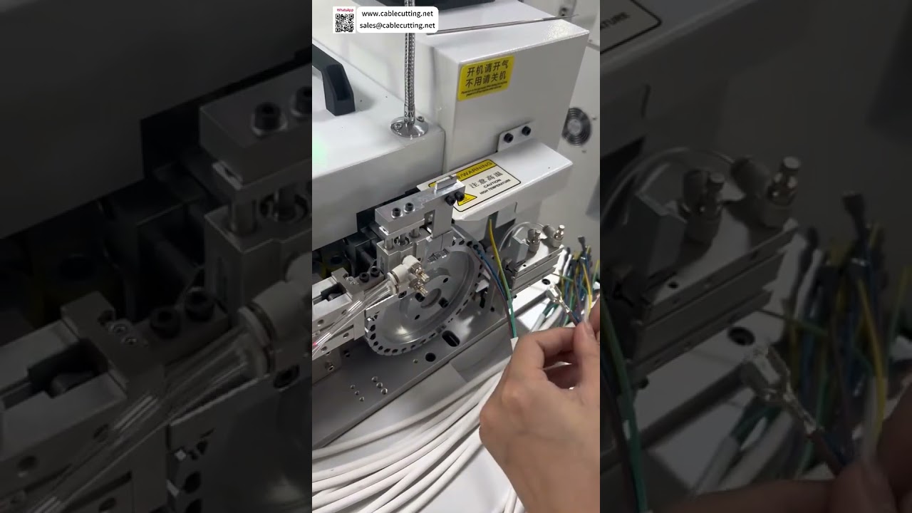 Máquina automática de inserção de tubos para processamento de revestimento e montagem de chicotes...