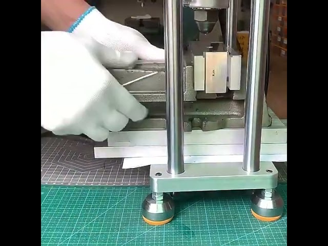小型立式塑料注塑机 10g/20g 精密成型设备